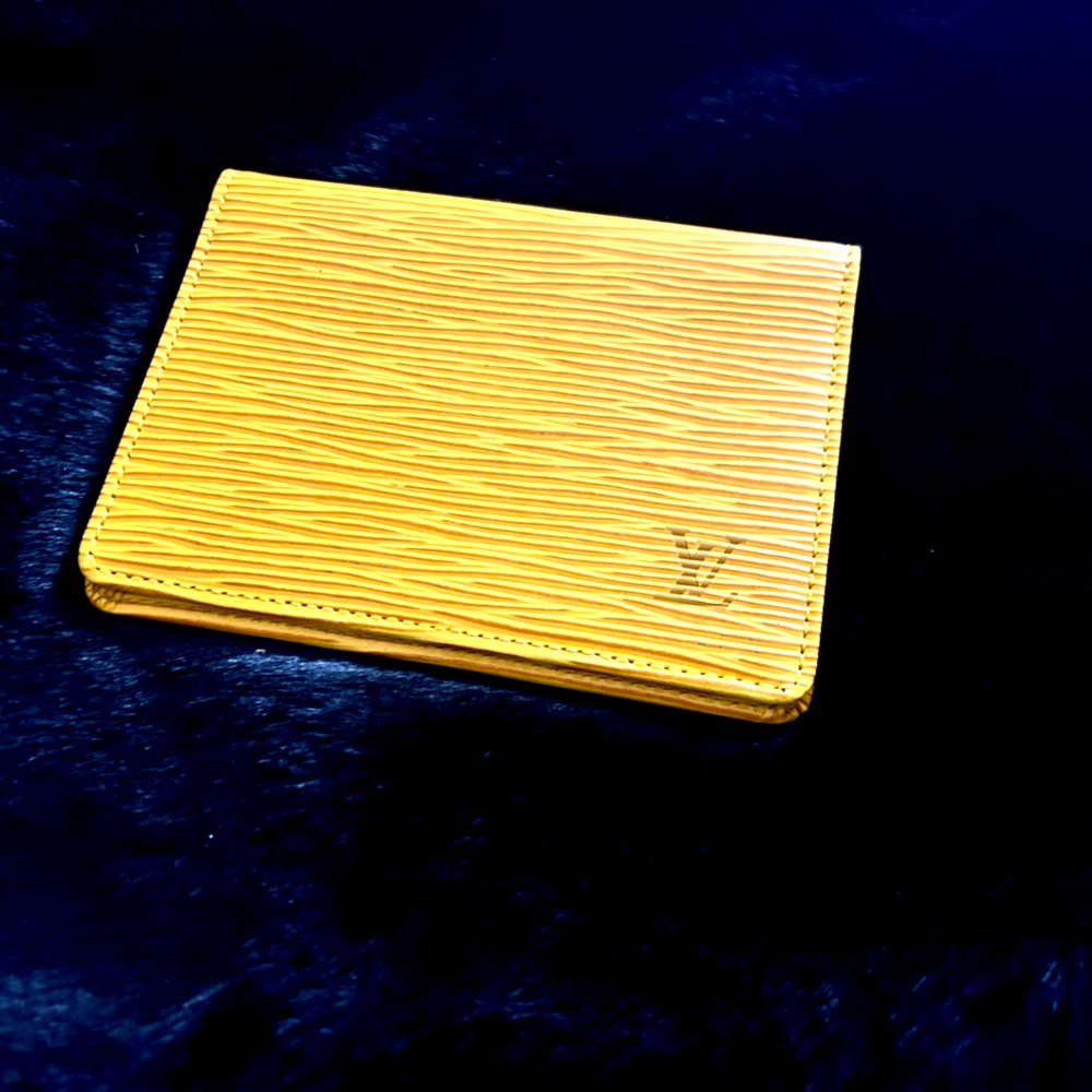 🤩LV Epi Card Case